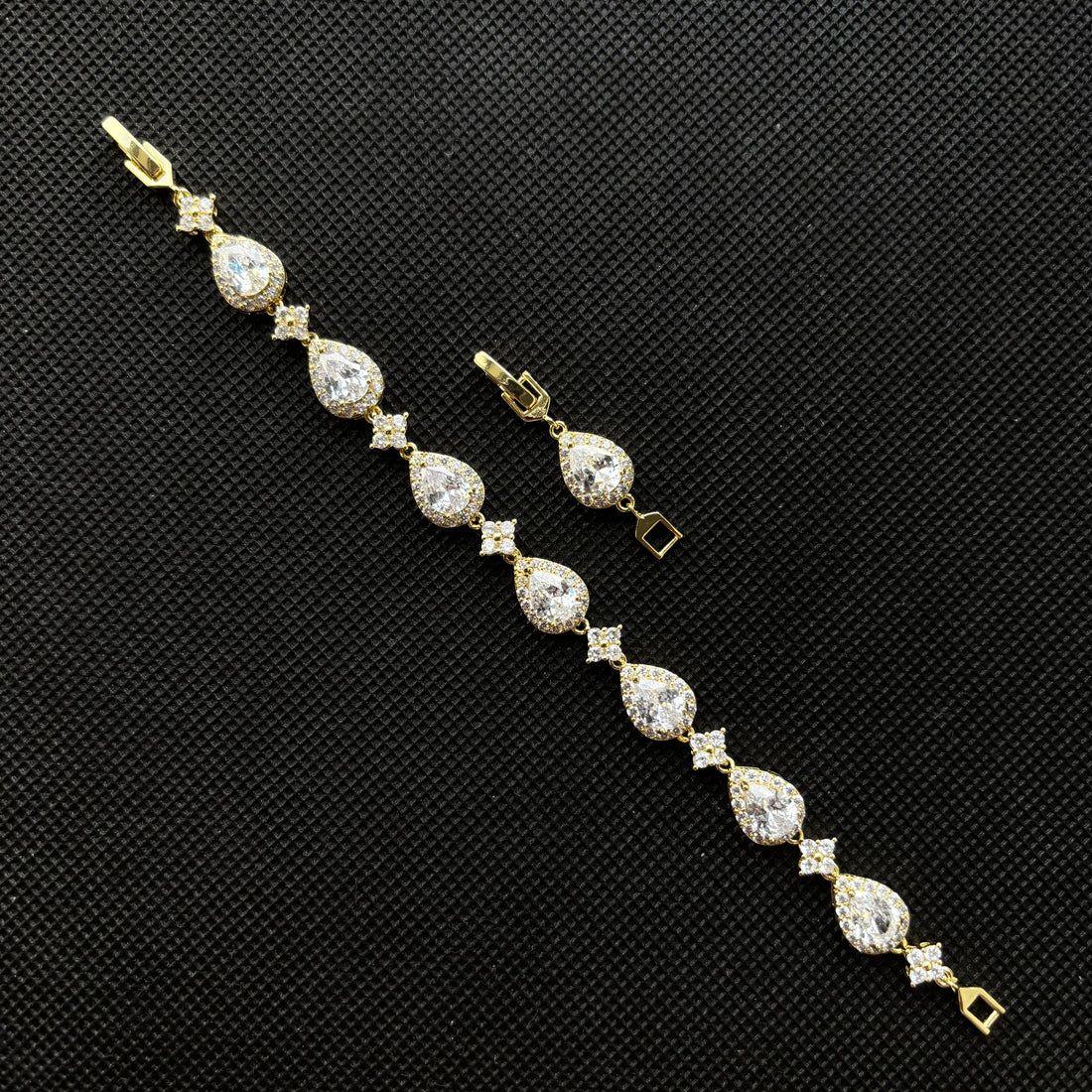 Pulsera circonia cúbica en forma de lágrima