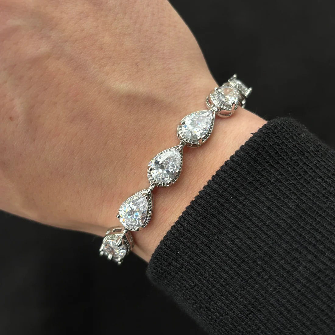 Pulsera de plata con circonias lágrima