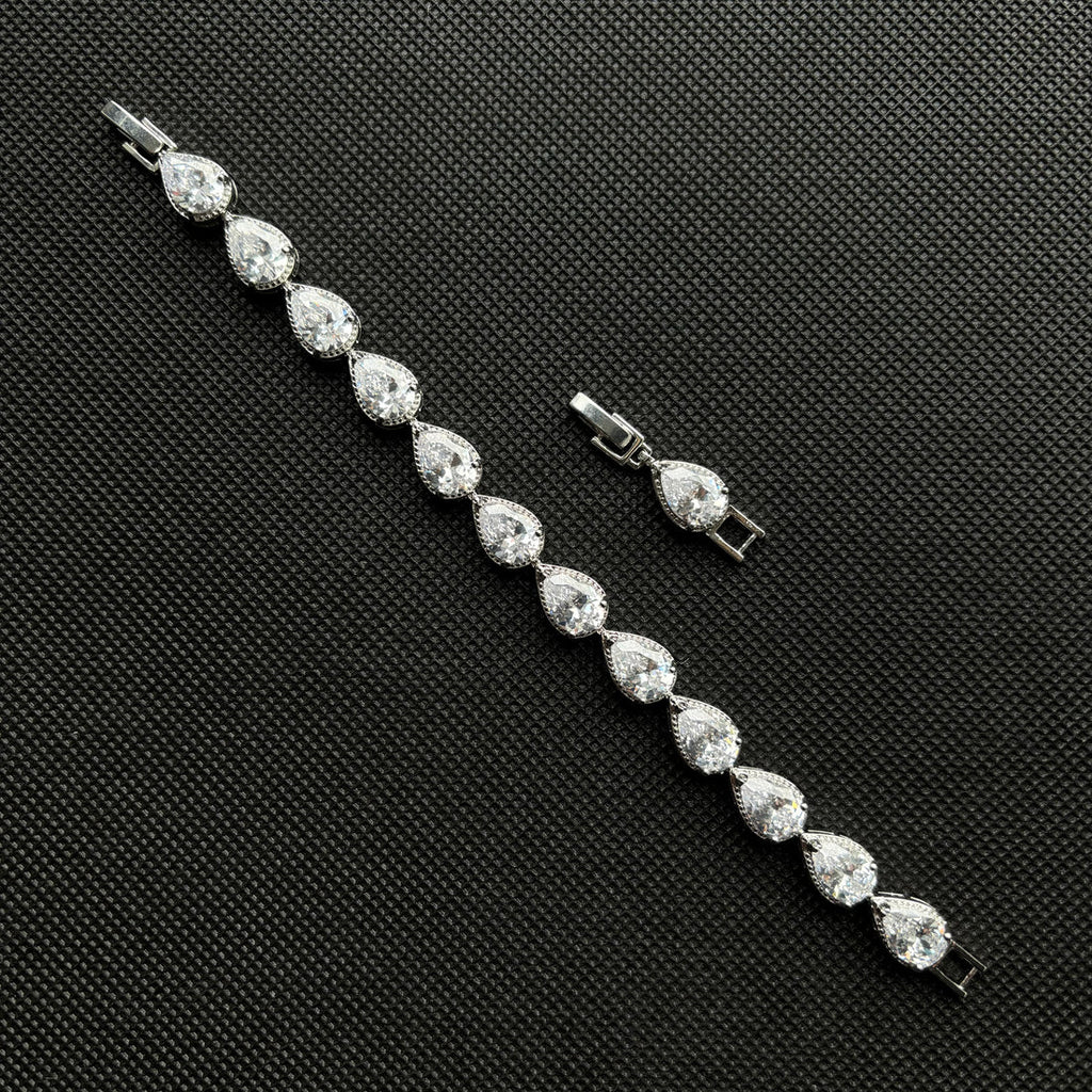 Pulsera de plata con circonias lágrima