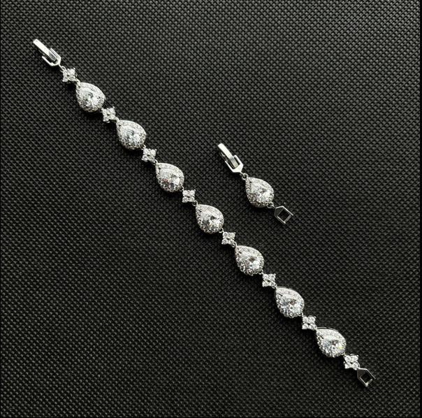 Pulsera circonia cúbica en forma de lágrima