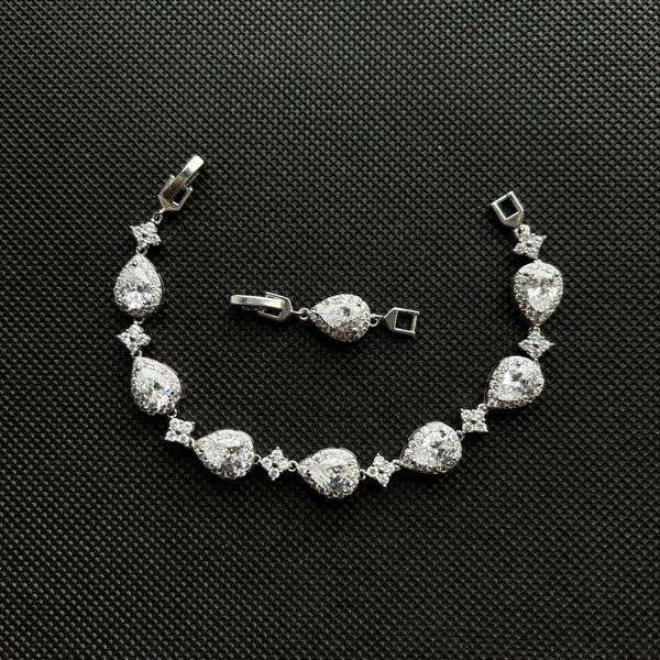 Pulsera circonia cúbica en forma de lágrima
